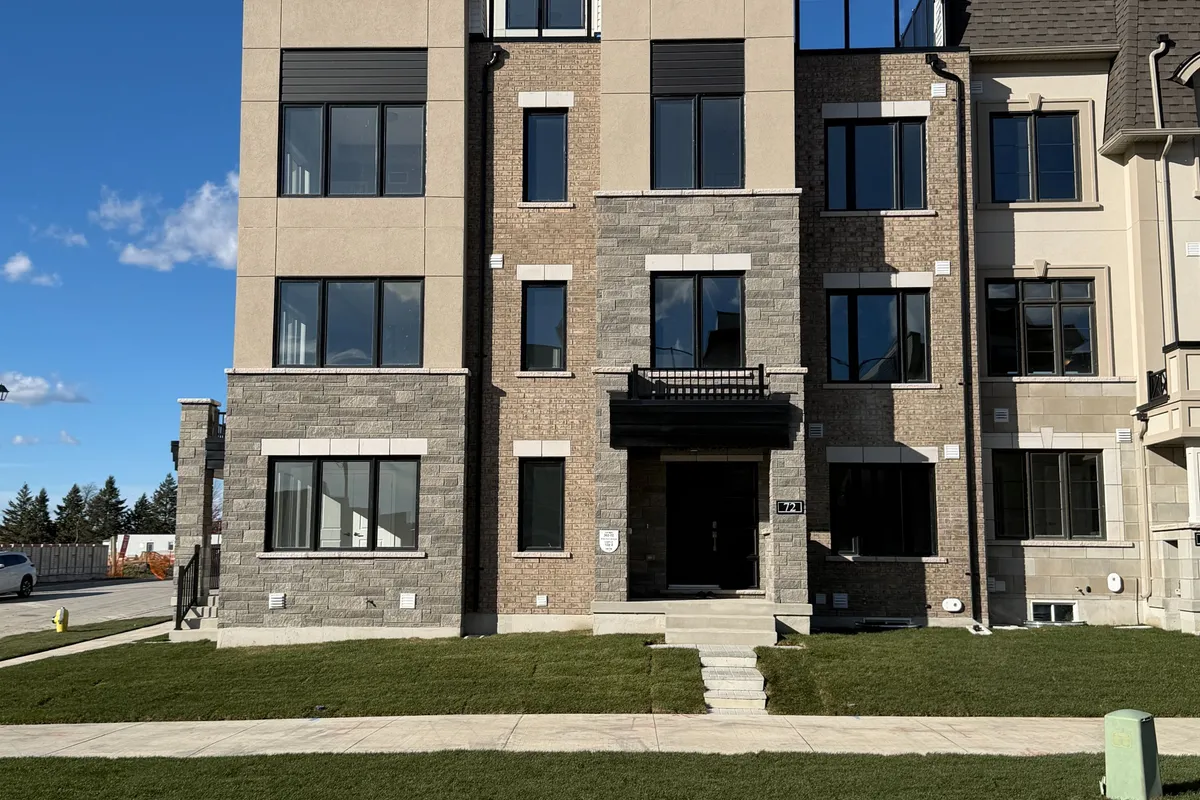 72 York Downs Boulevard, ON L6C 3K4