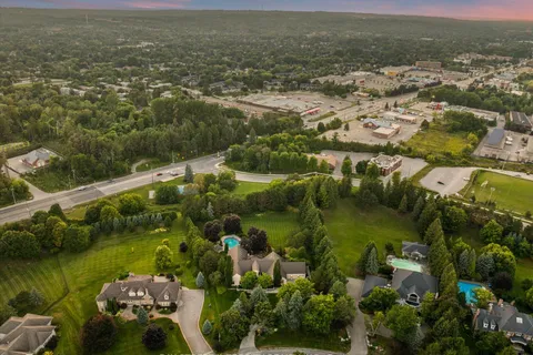 12 Alm Court, ON L4G 6W8