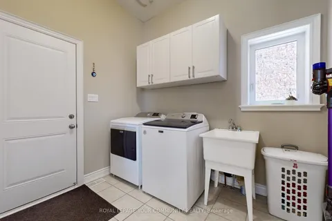 19 Richmond Park Drive, ON L4P 0H2