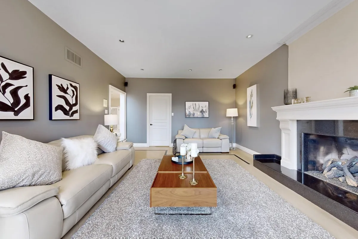 145 Renaissance Court, ON L4J 7W4