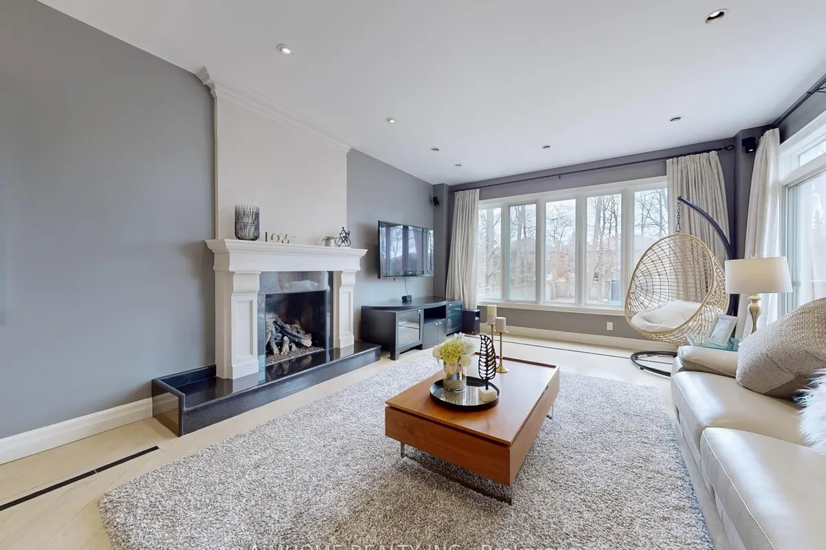 145 Renaissance Court, ON L4J 7W4