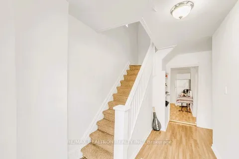 16958 Bayview Avenue, ON L3Y 6M5