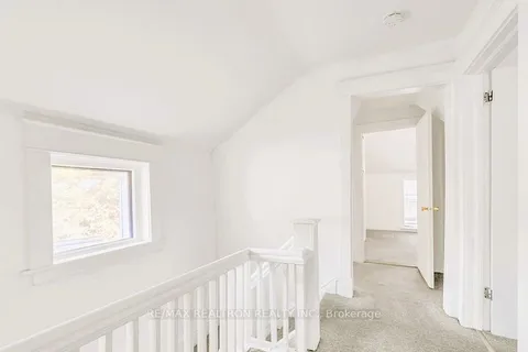 16958 Bayview Avenue, ON L3Y 6M5