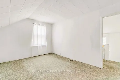 16958 Bayview Avenue, ON L3Y 6M5