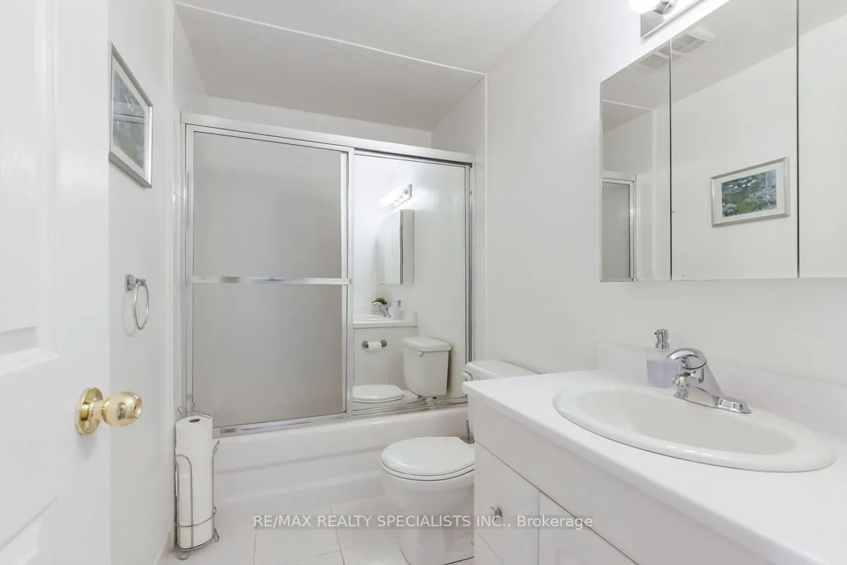 8 New Seabury Drive, ON L4K 2B8