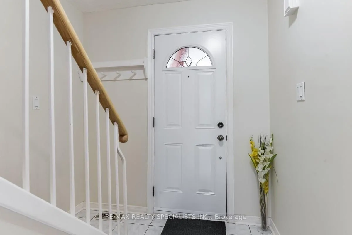 8 New Seabury Drive, ON L4K 2B8