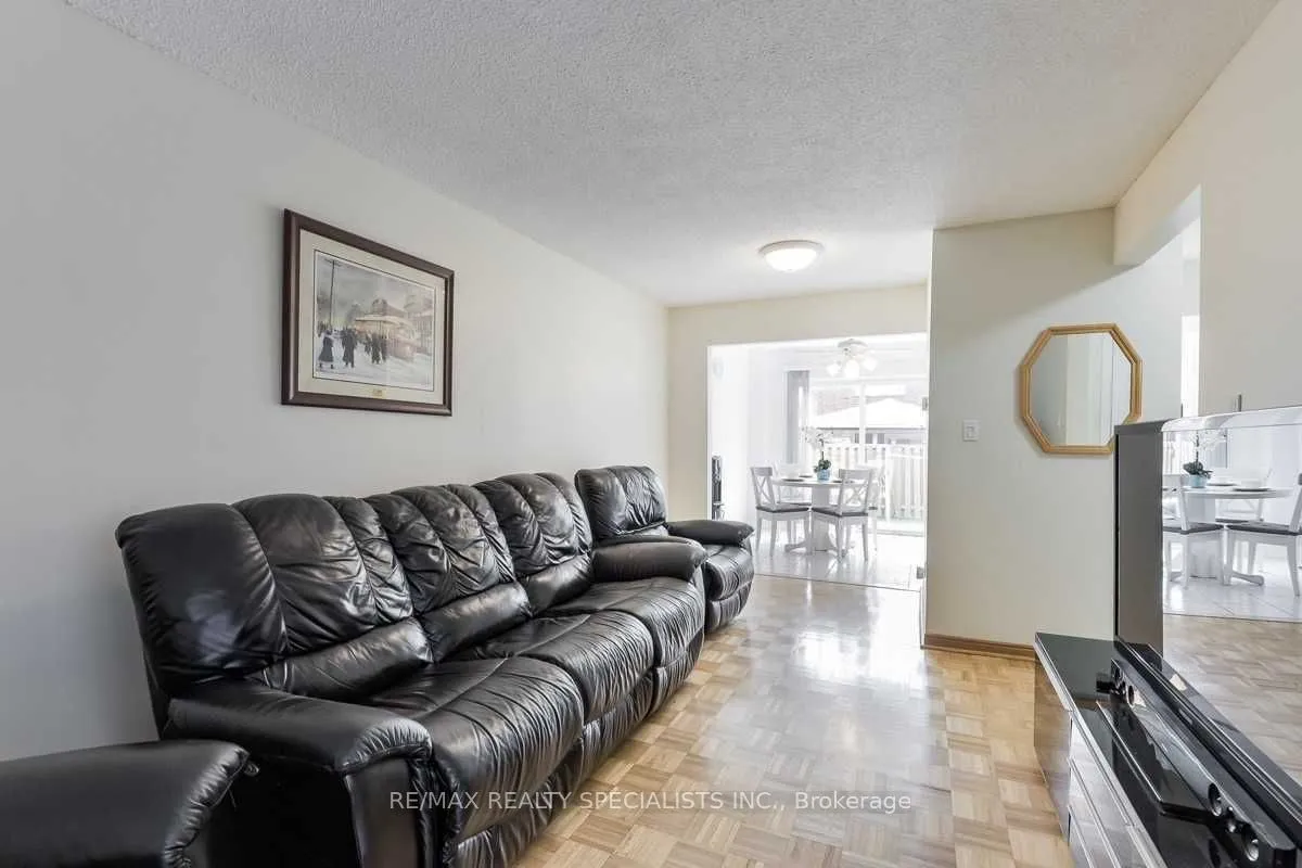 8 New Seabury Drive, ON L4K 2B8