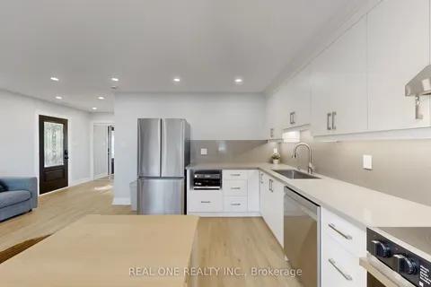 241 Rockaway Beach Place, ON L0L 1K0