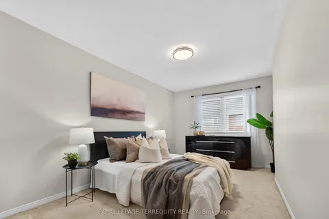 319 Penndutch Circle, ON L4A 0P2