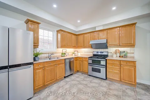 4 James Ratcliff Avenue, ON L4A 1P2