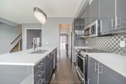 8 Crestridge Drive, ON L4J 0K1