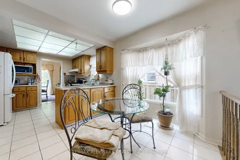 82 Waterbridge Lane, ON L3R 8V4