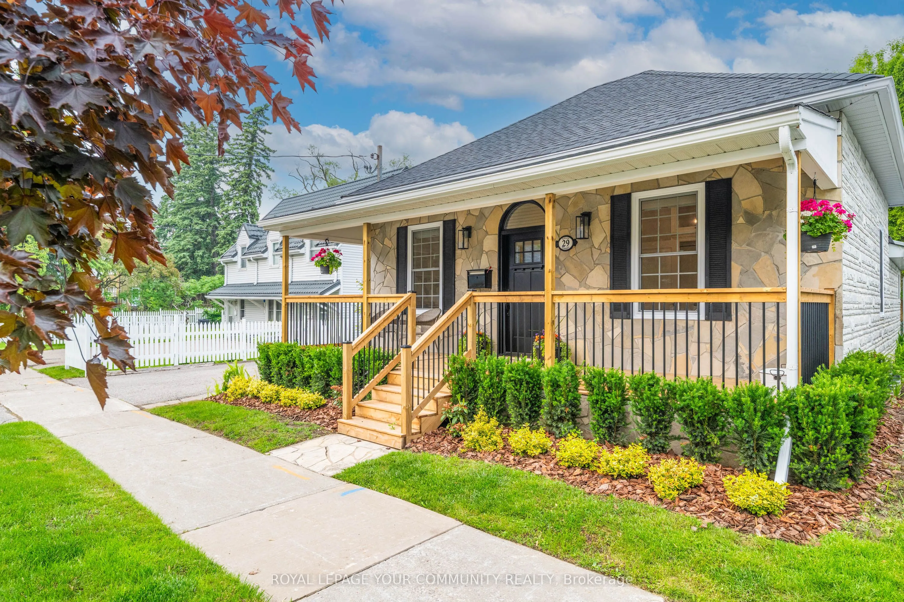 29 Wells Street, ON L4G 1S8