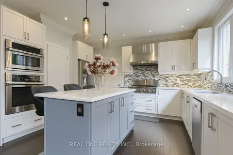 998 Wilbur Pipher Circle, ON L3X 0G5