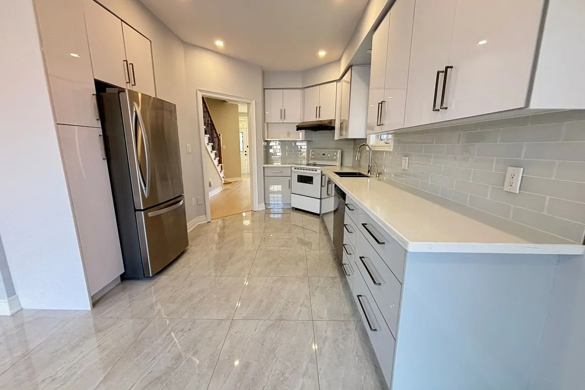 2336 Bur Oak Avenue, ON L6E 1L6