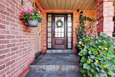 828 Leslie Valley Drive, ON L3Y 7H3