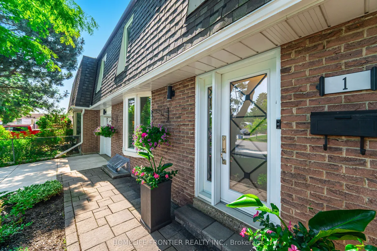 1 Denava Gate, ON L4C 5E3