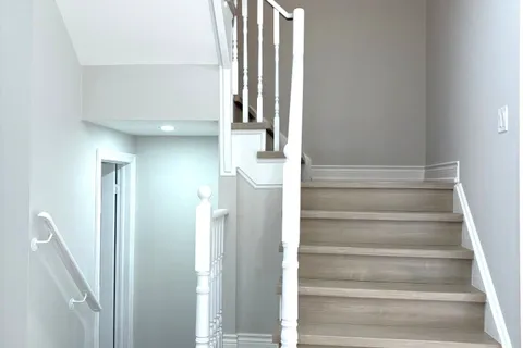 447 Hollandview Trail, ON L4G 7N4