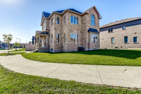 204 Sunnyridge Avenue, ON L4A 4W3