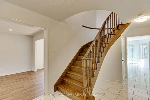 175 RHODES Circle, ON L3X 1V3