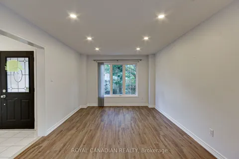 175 RHODES Circle, ON L3X 1V3