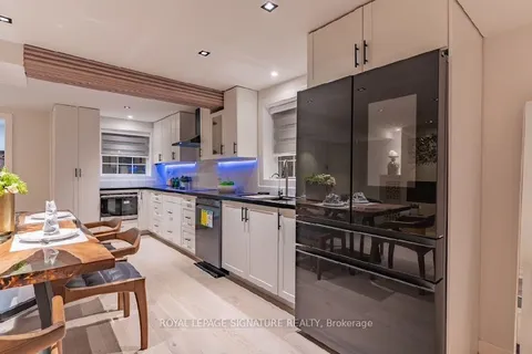 245 Bayview Avenue, ON L4P 2T9