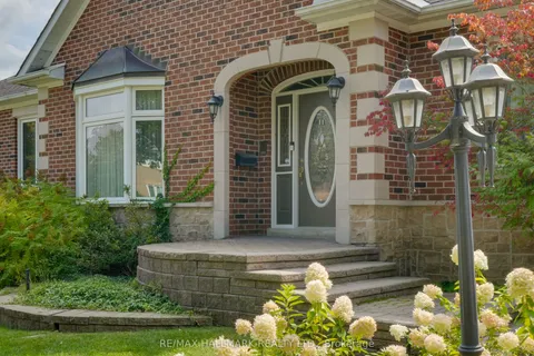 71 Willow Farm Lane, ON L4G 6K2