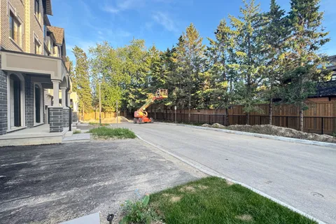 33 Jane Underhall Place, ON L7B 1G1