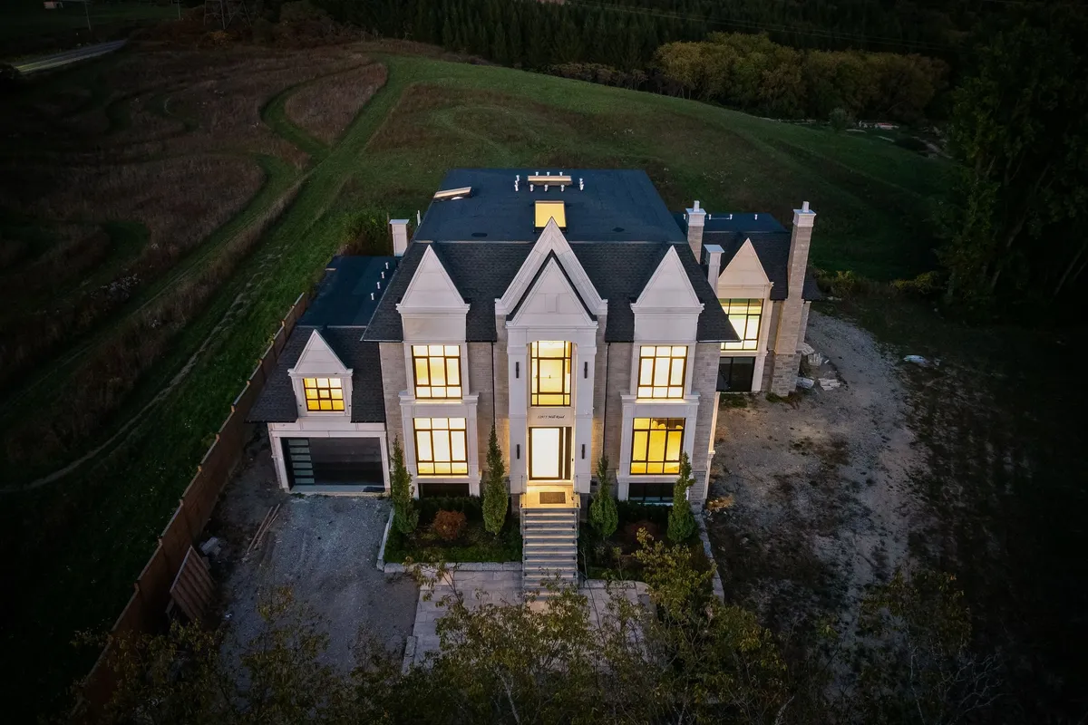 12975 Mill Road, ON L7B 1K4