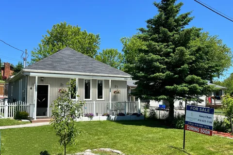 6 Maple Grove Street, ON L4A 7X3
