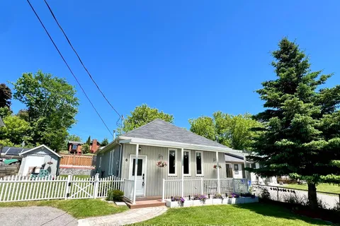 6 Maple Grove Street, ON L4A 7X3