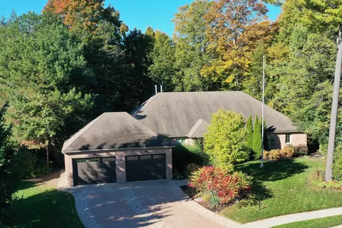 46 Pineneedle Drive, ON L4G 4Y6