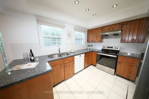 26 Ferndell Circle, ON L3R 3Y8