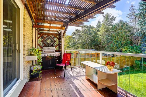 9 Earls Court, ON L9N 1E5