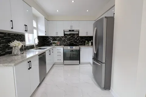 158 Hollywood hill Circle, ON L4H 2P2