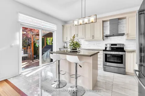 21 Brooks Avenue, ON L4G 7W2