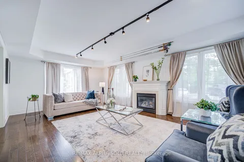 144 Chapman Court, ON L4G 0E2