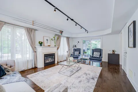 144 Chapman Court, ON L4G 0E2