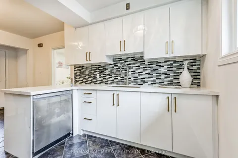 51 aurora Heights Drive, ON L4G 2W6