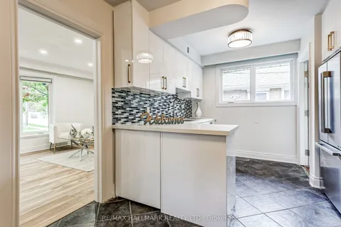 51 aurora Heights Drive, ON L4G 2W6