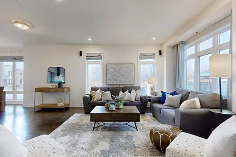 19 Denarius Crescent, ON L4E 0Y9