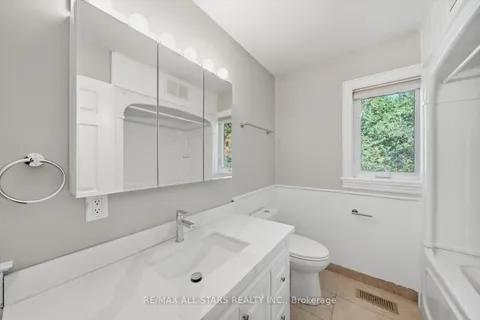 40 Algonquin Forest Drive, ON L9N 0C6