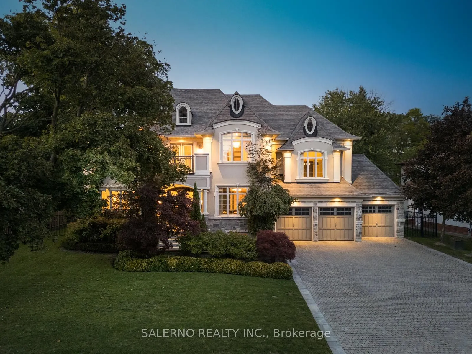 8 Thornhill Avenue, ON L4J 1J4