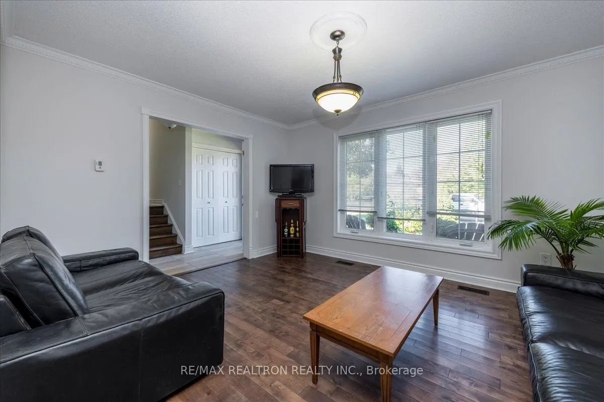 11 Burbank Circle, ON L0M 1J0