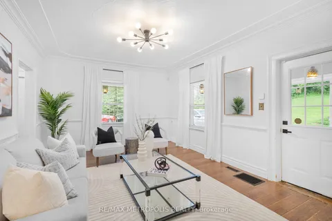 14537 Woodbine Avenue, ON L4A 2E2