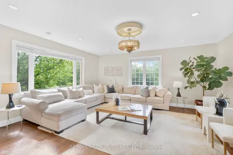 14537 Woodbine Avenue, ON L4A 2E2