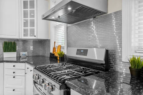 14537 Woodbine Avenue, ON L4A 2E2