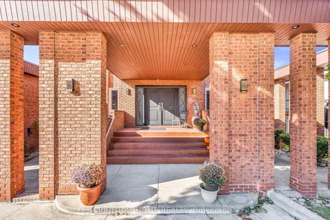 373 Firglen Ridge, ON L4L 1N6