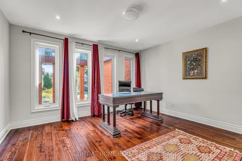 373 Firglen Ridge, ON L4L 1N6