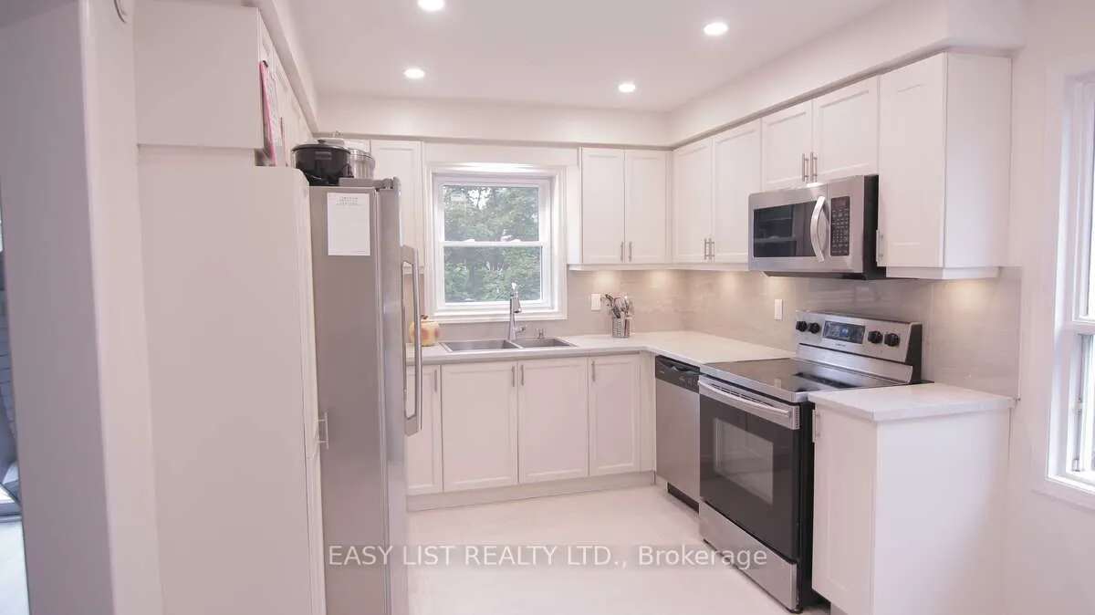 831 Firth Court, ON L3Y 8H6